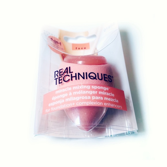 REAL TECHNIQUES Miracle Sponge w/ Fingertip Design Applicator - Picture 5 of 9